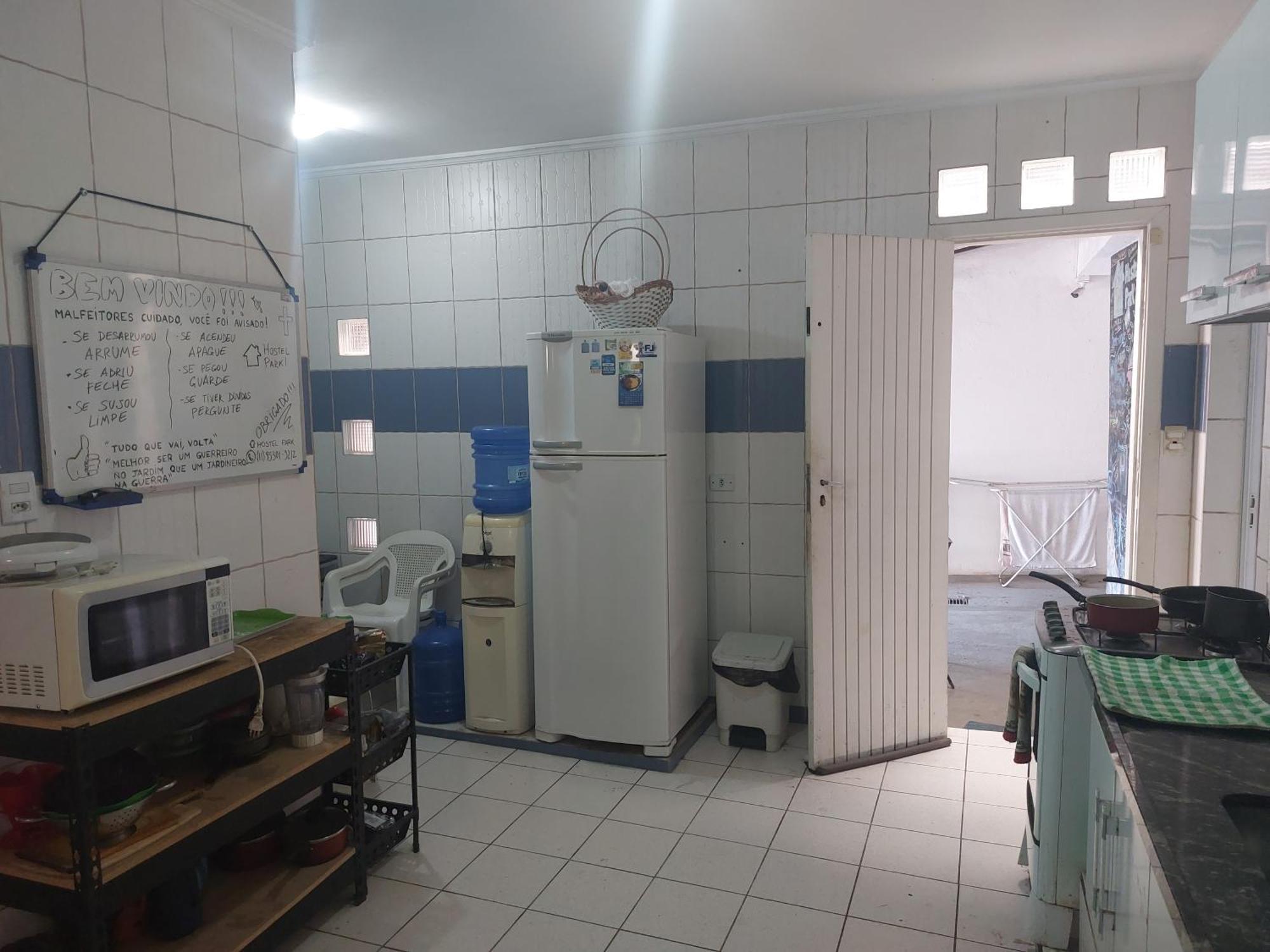 Park Hostel *